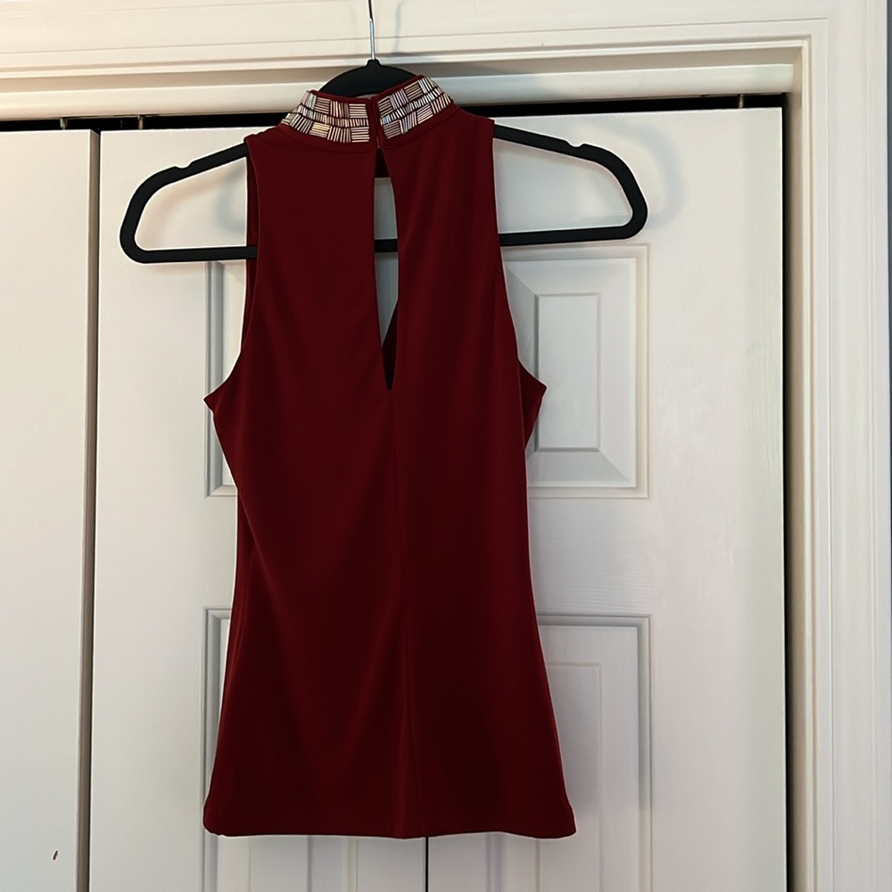 Women’s Guess Los Angeles maroon dressy no sleeve top size XS